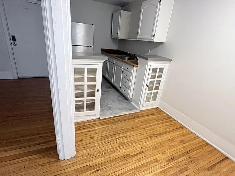 8th Street Apartments — Photo 19