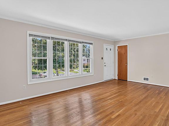 4th image of 3131 Castleleigh Rd