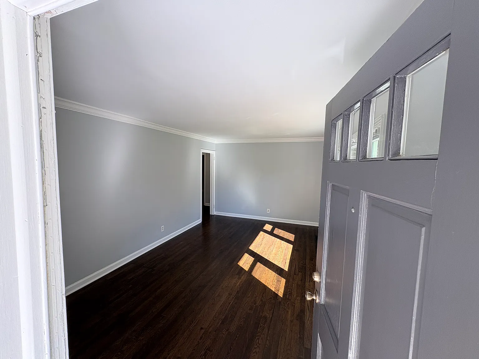 3 bed, 1065 sqft, $2,050 — Photo 3