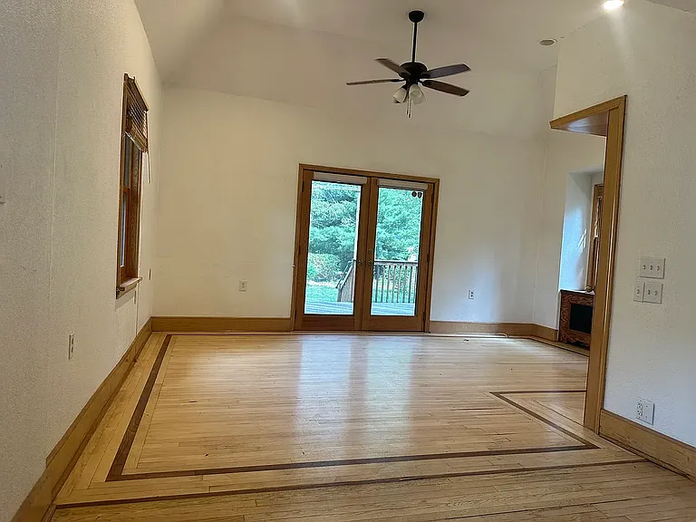325 Bogert Ave — Photo 30