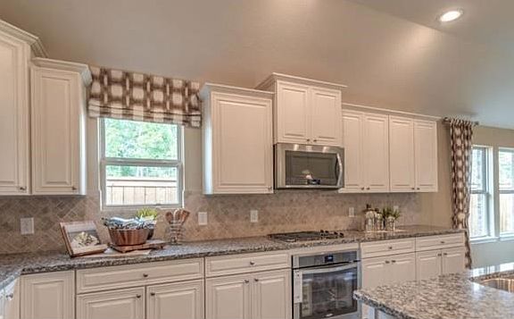 Photo of Pulte Homes Model Home with Same Floor Plan, Not of Actual Home Listed