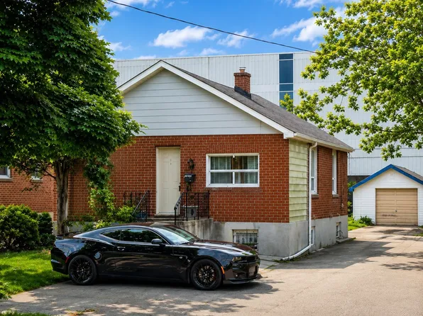 165 Thirtieth St, Toronto, ON M8W 3C3