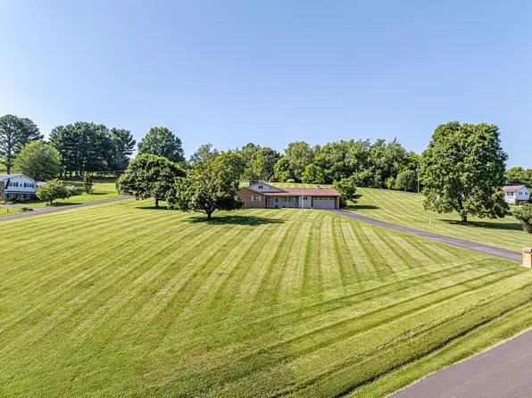 33 Fairview Dr, Lebanon, VA 24266