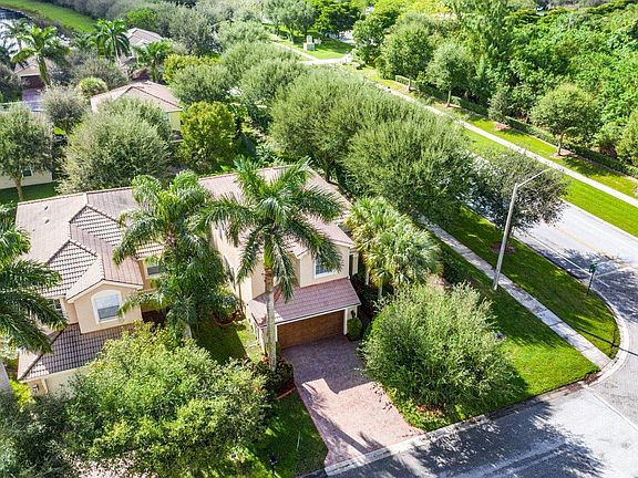4th image of 7672 Topiary Ave