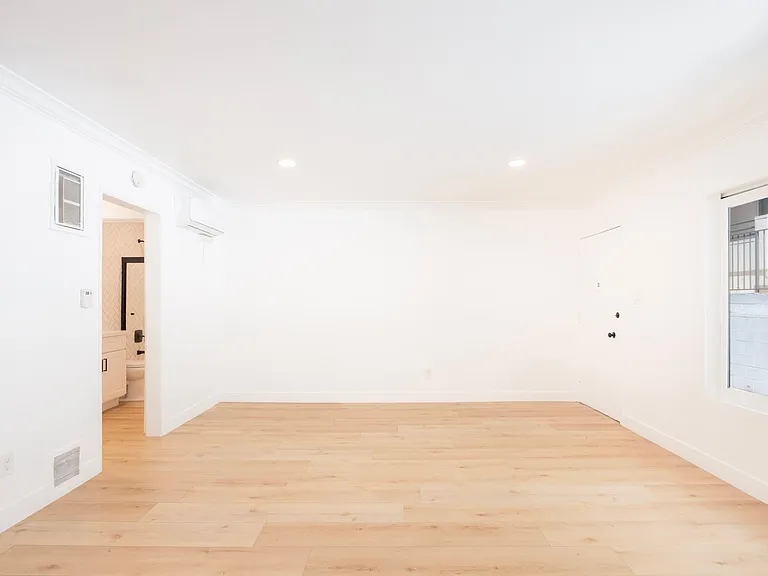 748 N Hudson LLC — Photo 4