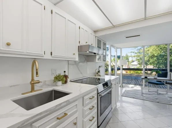 101 Alma St APT 201, Palo Alto, CA 94301