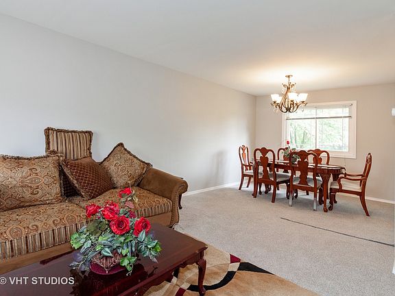 3rd image of 10 Kildeer Ct