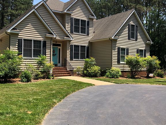 3rd image of 223 Gate House Blvd