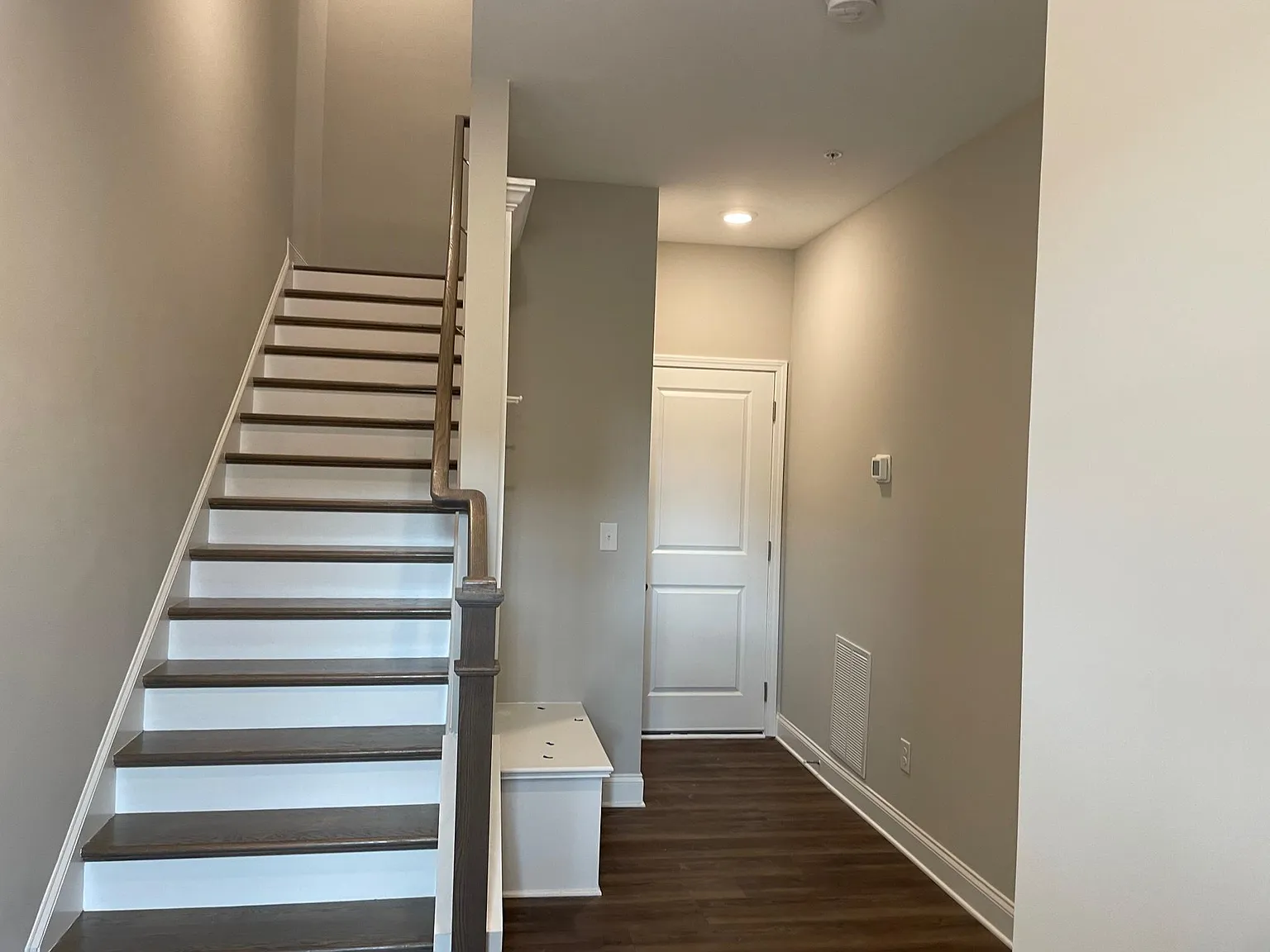 3 bed, 3.5 bath, 2537 sqft, $3,500 — Photo 2