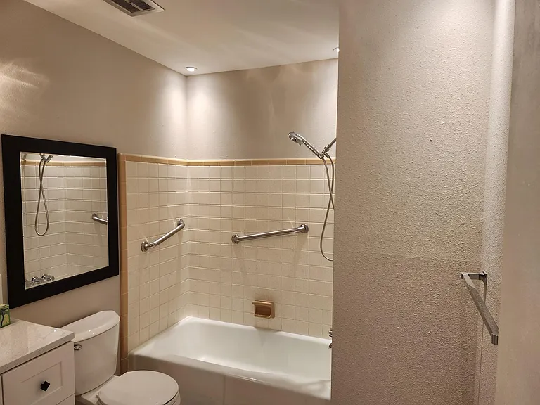 320 Alvarado Dr NE #B — Photo 10