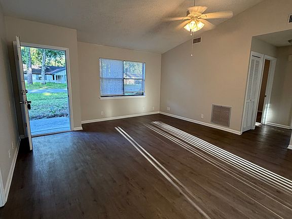 5th image of 107 Pineneedle Cir