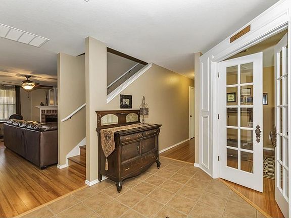 3rd image of 2912 Lake Terrace Dr