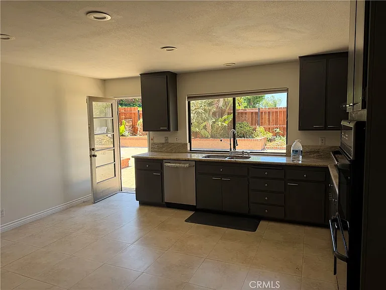 25311 Hillary Ln — Photo 22