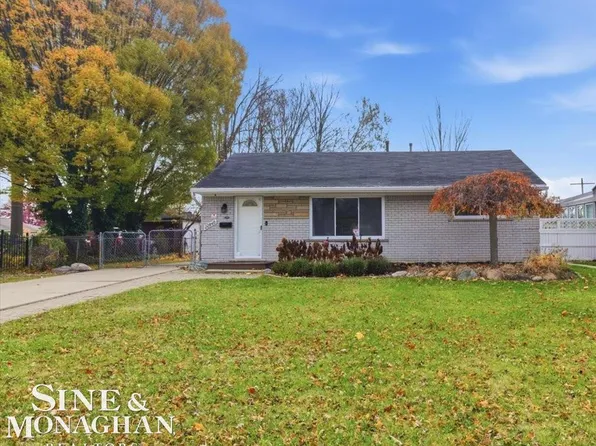 22840 Lake Blvd, Saint Clair Shores, MI 48082