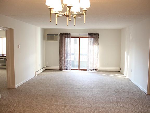 2nd image of 180 Green St