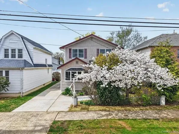 85-30 261st St Floor 2, Floral Park, NY 11001