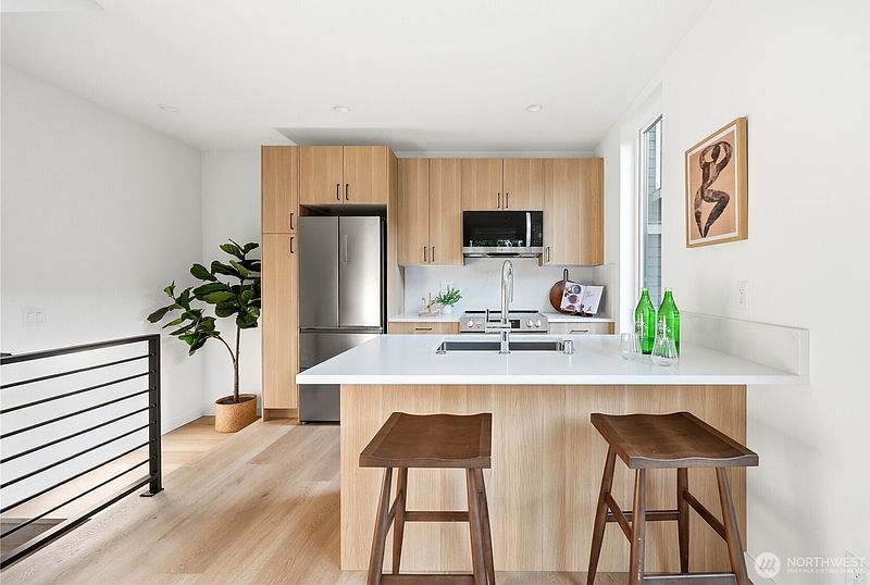 2nd image of 4907 SW Canada Drive