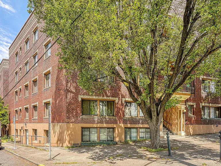 Historic Paramount Apartments — Photo 5