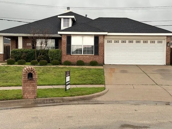 501 Fossil Hill Dr, Arlington, TX 76002