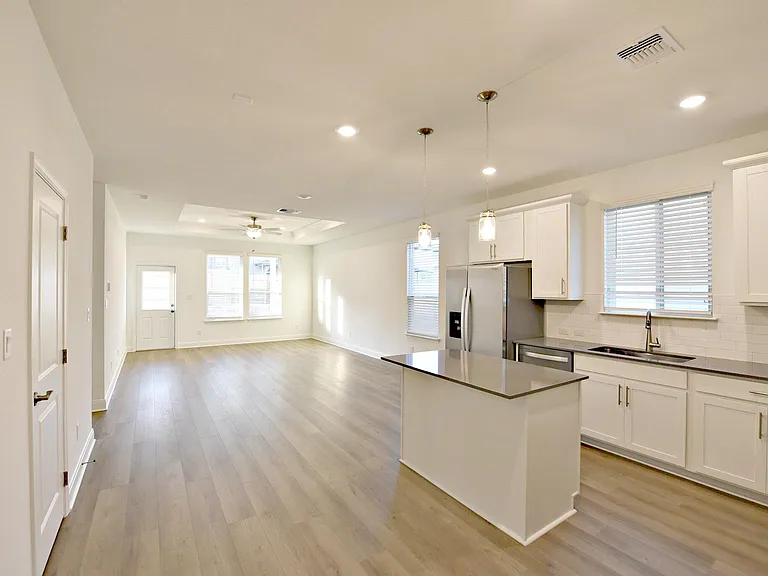 517 Scooter St — Photo 6