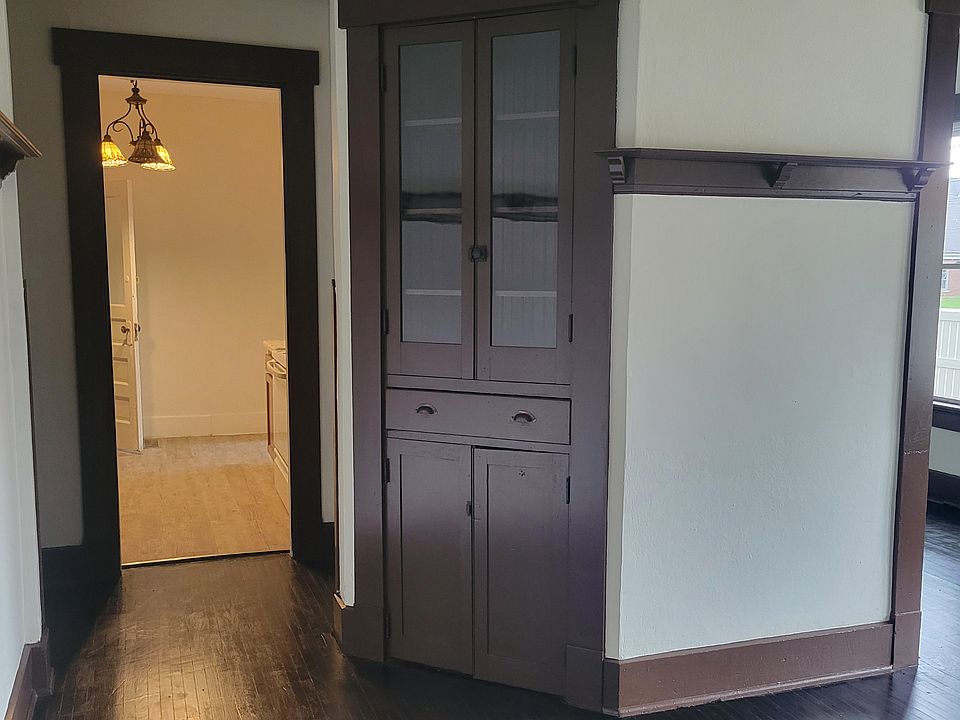 1st image of 123-127 E 8th St