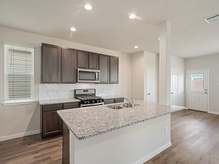 3915 Deledda Dr — Photo 7
