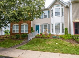 111 Columbus Dr, Franklin Park, NJ