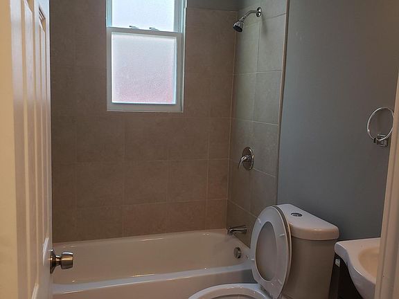 3rd image of 3437 Wilson Ave