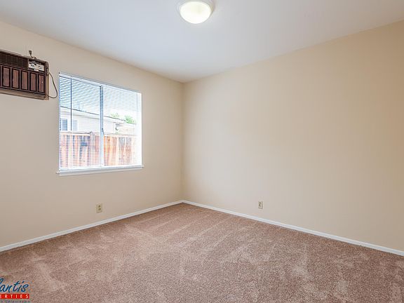 5th image of 411 Clifton Ave APT 1