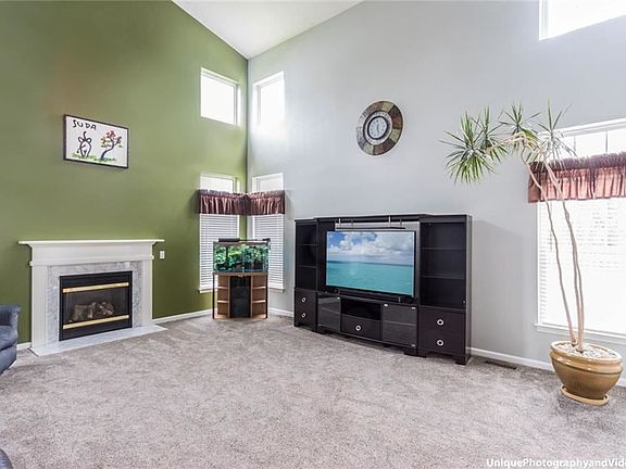 3rd image of 135 Parkway