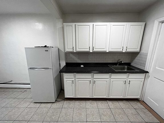 3rd image of 7 W Market St #2