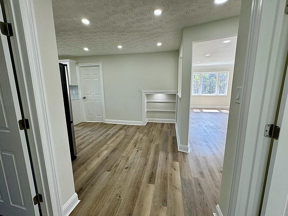 3rd image of 530 Clinton Springs Ave #1