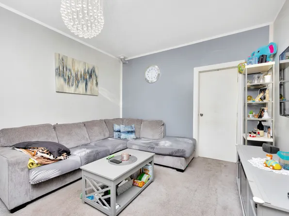 6018 Bleecker Street image 17 of 26