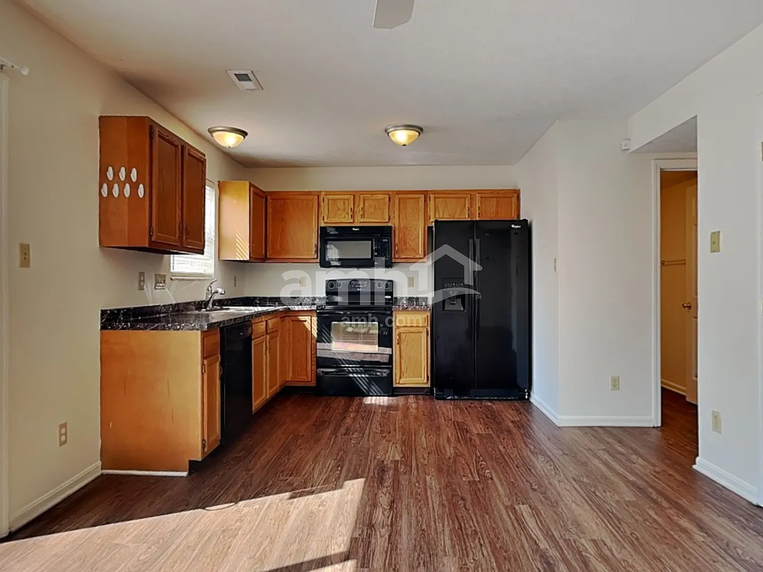 3 bed, 2.5 bath, 1770 sqft, $2,230 — Photo 3