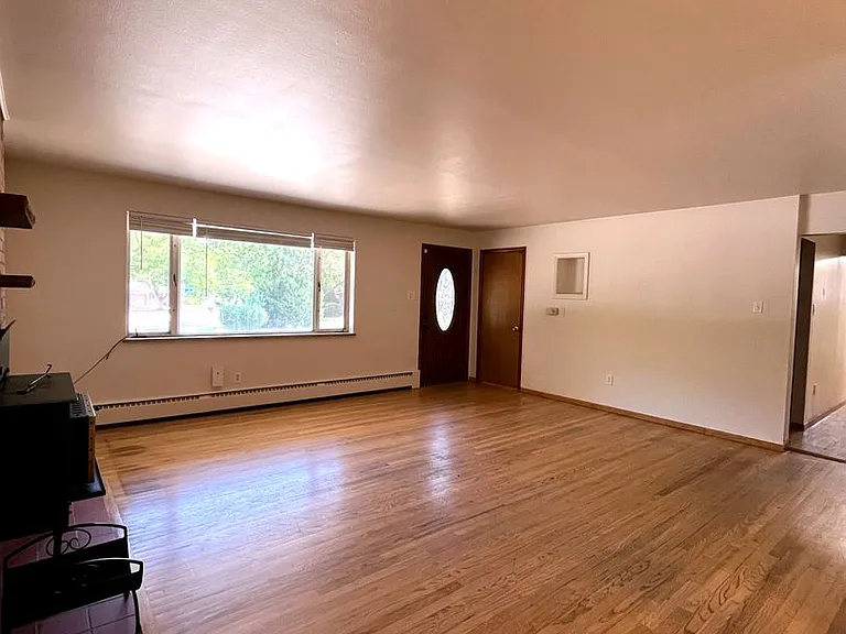895 Holland St — Photo 10