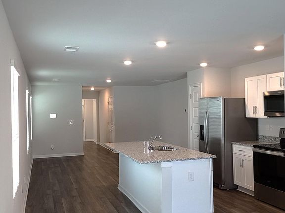 5th image of 568 Satinwood Cir