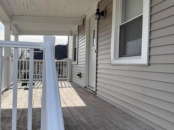 3rd image of 900 Middle St