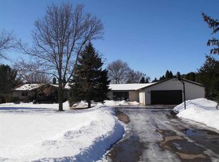 S2669 Vanhy Rd, Baraboo, WI 53913