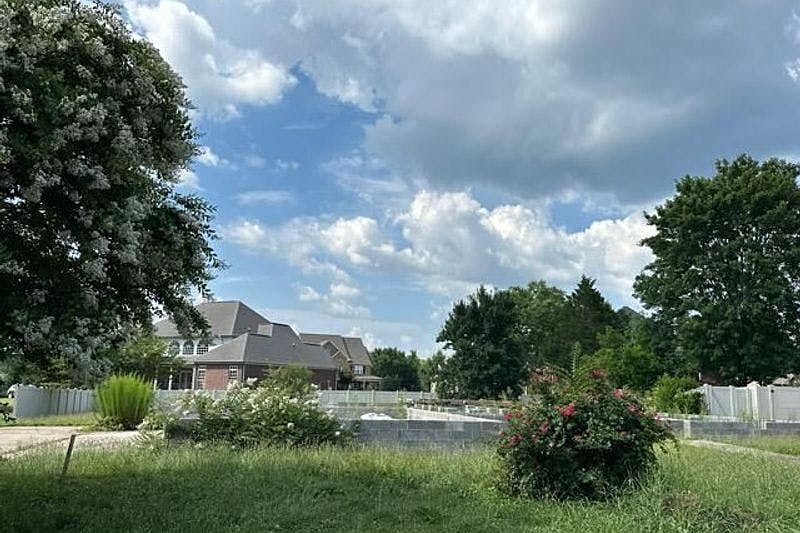 2nd image of 104 Overleaf Point SW
