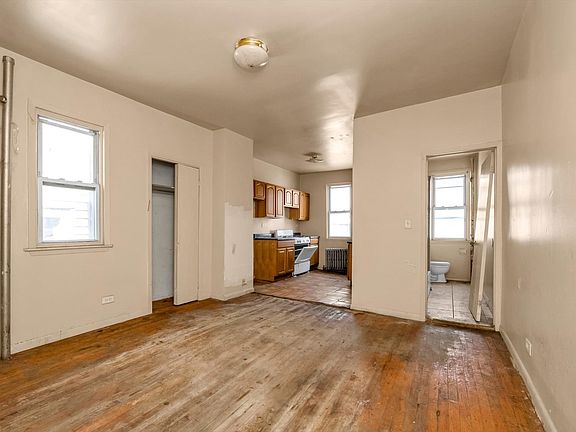 3rd image of 1129 E Tremont Ave