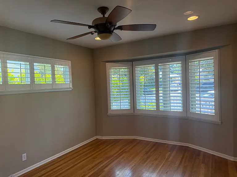 16823 Magnolia Blvd — Photo 12