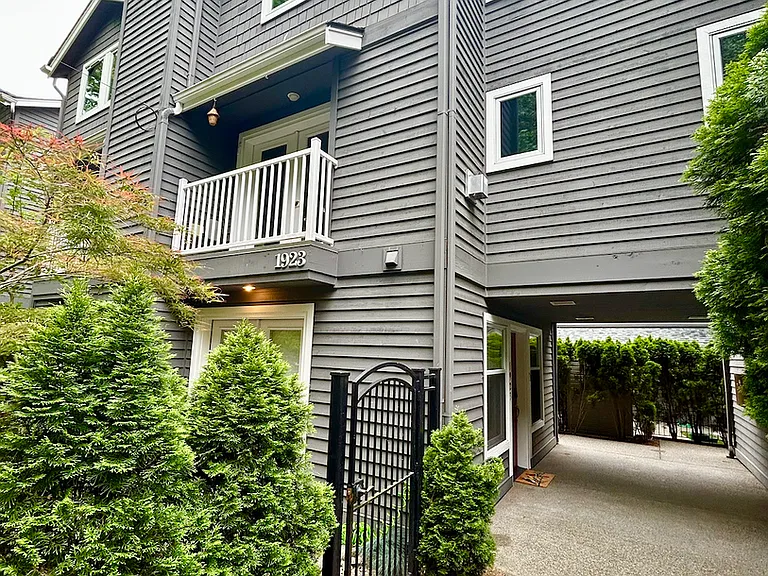 1923 42nd Ave E — Photo 1
