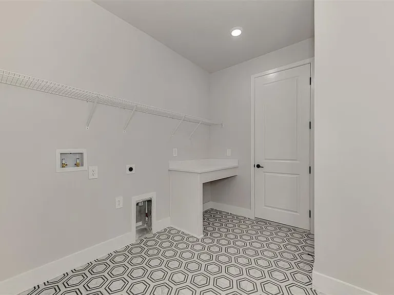 2821 Marrakesh Ln — Photo 33