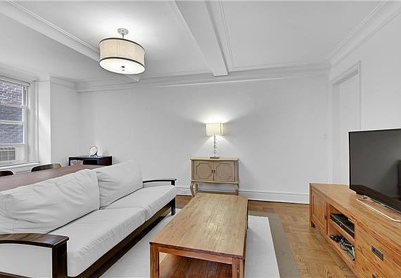 4th image of 333 E 53rd St APT 4M