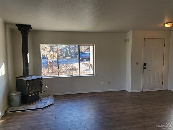 5th image of 1023 SE Castlewood Dr
