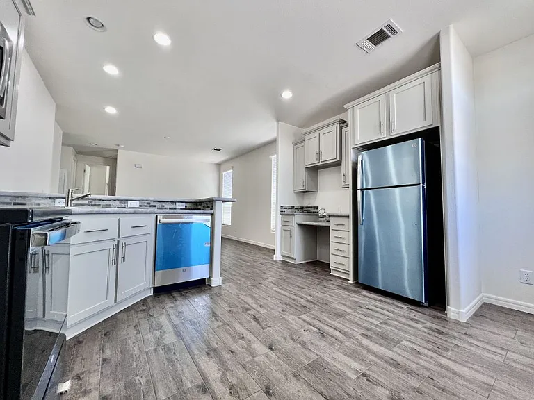 2206 S Ellsworth Rd #3B — Photo 19