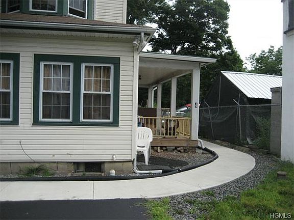 2nd image of 4 Colonial Ave APT B