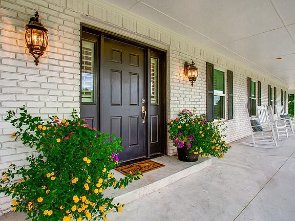 2nd image of 619 W Sorita Cir