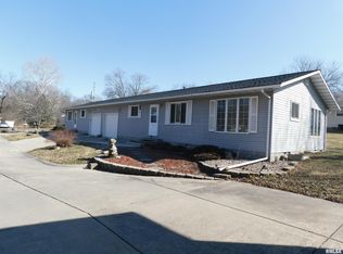 308 Hope St, Washington, IL 61571