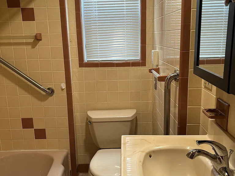 110 Marion St #1 — Photo 8